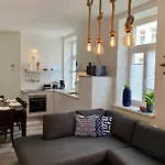 N A U T I C A - Ruhige Maritime Ferienwohnung Mit Balkon Familienfreundlich