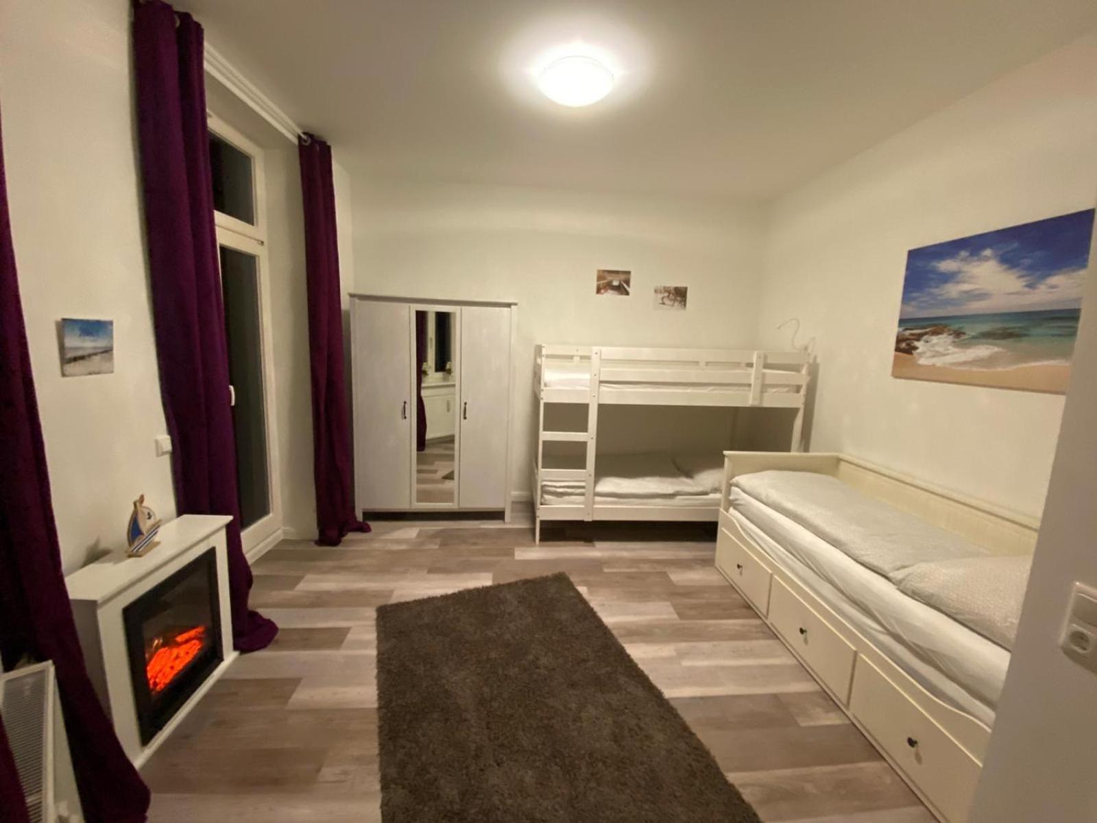 N A U T I C A - Ruhige Maritime Ferienwohnung Mit Balkon Familienfreundlich * Rostock
