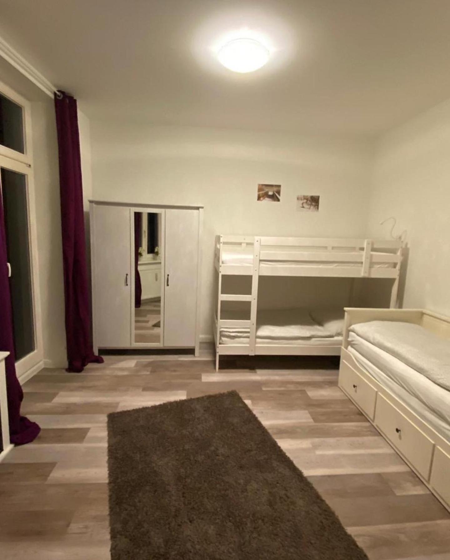 N A U T I C A - Ruhige Maritime Ferienwohnung Mit Balkon Familienfreundlich * Rostock