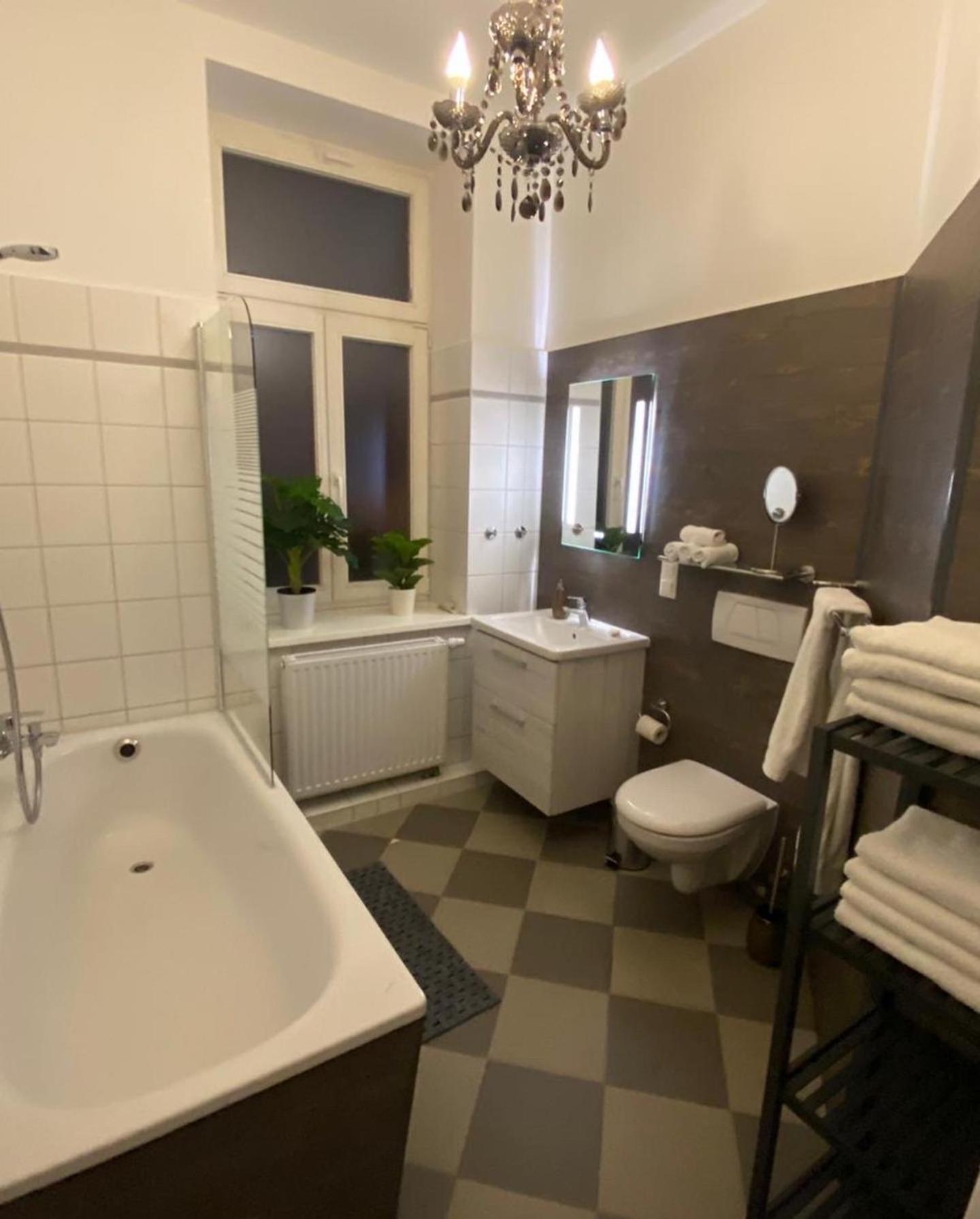 N A U T I C A - Ruhige Maritime Ferienwohnung Mit Balkon Familienfreundlich Apartment Rostock